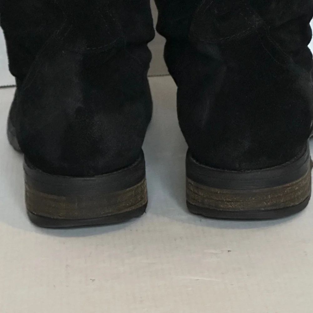 SESTO Muecci black tall boots made of suede material, bedazzled skull EUC 41